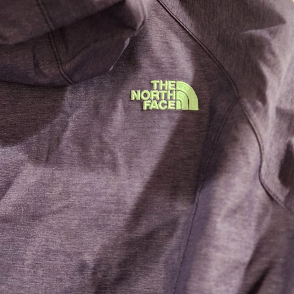 The North Face Women's Purple Jacket - Picture 9 of 9